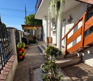 Eforie Sud Apartment | Pet-Friendly Casa Doros: Perfect for Families & Guests