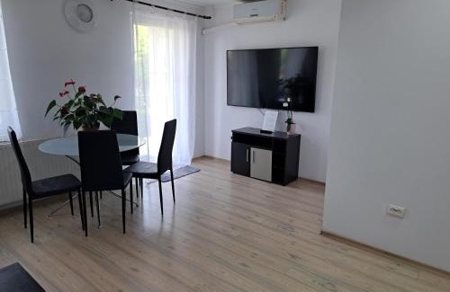 Eforie Sud Apartment | Pet-Friendly Casa Doros: Perfect for Families & Guests