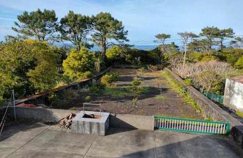 Sao Roque do Pico Apartment | Inviting Casa dos Avós: Top Rated with Breakfast & Family Fun