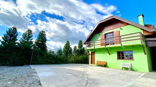 Vila Britania House | Welcoming Casa dos Avós: Pet & Child Friendly Retreat