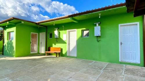 Vila Britania House | Welcoming Casa dos Avós: Pet & Child Friendly Retreat