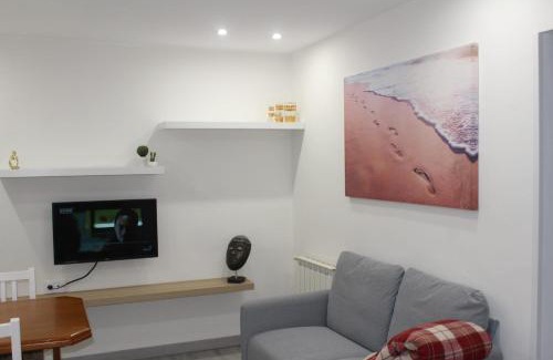 Ribadavia House | Cozy Casa dos avós: Pet & Family Friendly Retreat