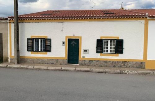 Mourao House | Family-Friendly Retreat at Casa dos Avós no Grande Lago