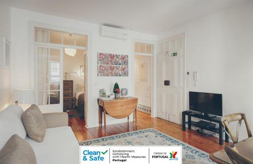 Santos House | Family-Friendly Stay at Casa Dos Azulejos - Lapa, Rated 9.3