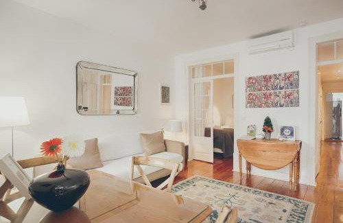 Santos House | Family-Friendly Stay at Casa Dos Azulejos - Lapa, Rated 9.3