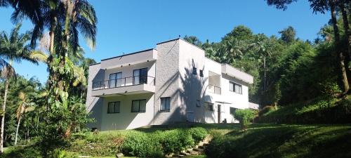 Teresopolis House | Top-Rated Casa dos Canários Suítes with Inviting Pool