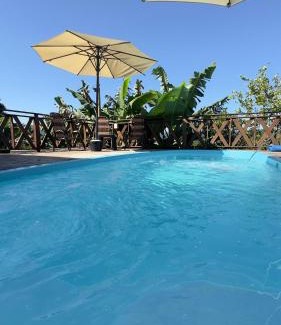Piratuba House | Pet-Friendly Casa dos Gerânios with Pool Near Thermal Park