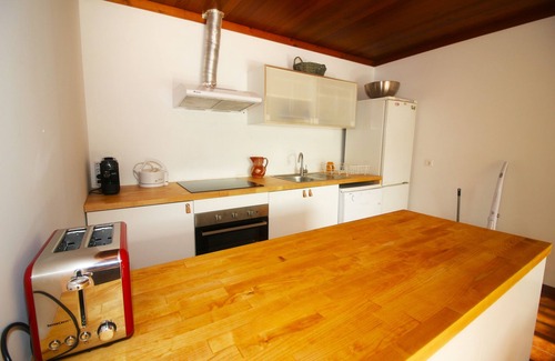 Parada de Bouro Cottage | Discover Casa dos Netos - Family-Friendly Retreat with Pool