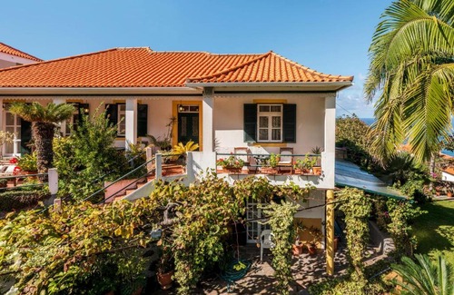 Ponta Delgada House | Discover Casa dos Terços: Family-Friendly & Inviting Retreat