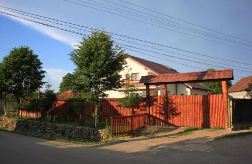 Dragus House | Explore Casa Dragusana: Family-Friendly with Breakfast & Kitchen