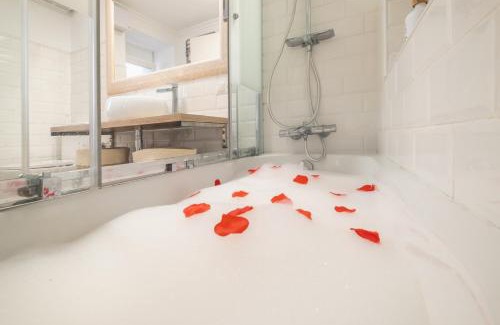 Alcala de los Gazules Apartment | Casa dSanz "Relax con bañera de hidromasaje"