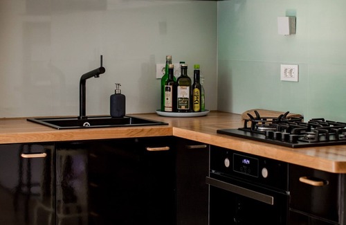 Krizna luka Apartment | Casa Dubi: Ideal Oceanfront Retreat for Groups on Hvar