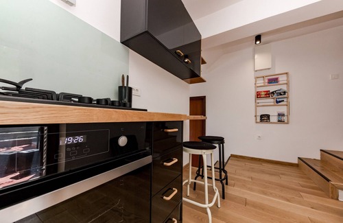 Krizna luka Apartment | Casa Dubi: Ideal Oceanfront Retreat for Groups on Hvar