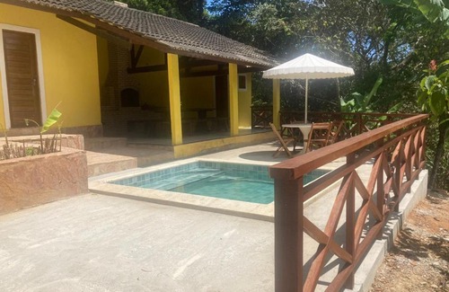 Northeast Region House | Pet-Friendly Casa Duplex Amarelo with Pool for Families