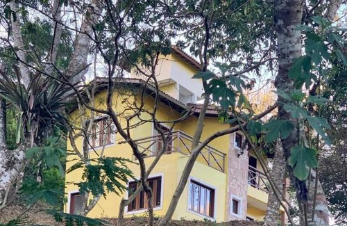Northeast Region House | Pet-Friendly Casa Duplex Amarelo with Pool for Families