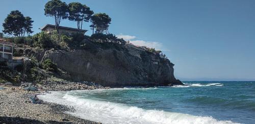 Costa Saracena-Castelluccio House | Stay at Casa Vacanze Steps from the Oceanfront Bliss