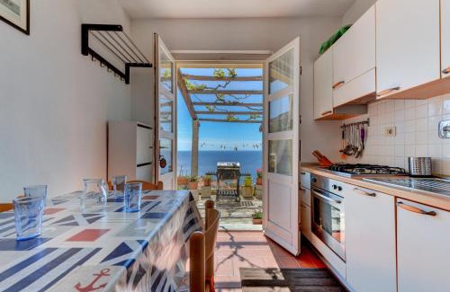 Chiessi Apartment | Discover Casa Ebaté: Pet-Friendly Retreat with High Ratings