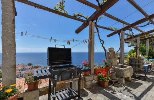 Chiessi Apartment | Discover Casa Ebaté: Pet-Friendly Retreat with High Ratings