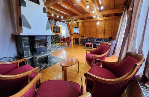 Tesila Apartment | Discover Casa Edenland Doftana: Oceanfront Retreat & Pet Friendly