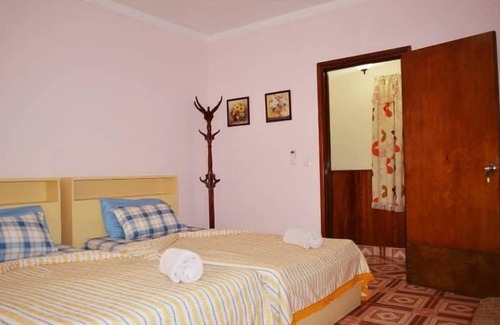 El Vedado House | Discover Casa Eduardo Linea: Family-Friendly with Spa Access