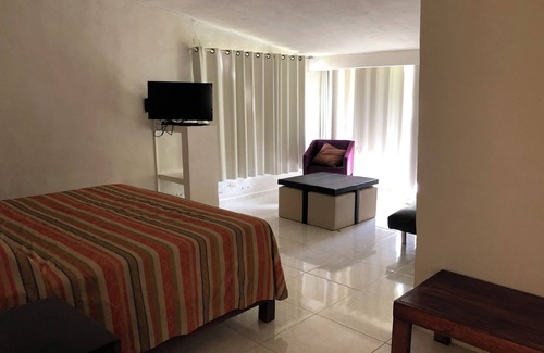 Xilitla Hotel | Relax at Casa Edward with Pool, Spa & Family Amenities