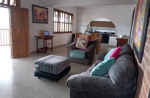 Alcala House | Casa Eje Cafetero: Family-Friendly Stay with Sports Court