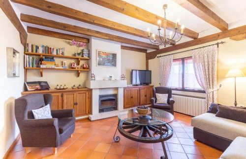 Rades de Abajo House | Discover Casa el Arroyal: Pet-Friendly Family Retreat