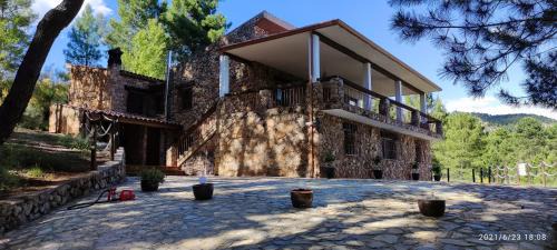 Riopar Ski Chalet | Casa el Autillo: Pet-Friendly Retreat with Pool & Hot Tub