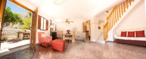 El Chorro Apartment | Scenic Casa El Chorro: A Family and Pet-Friendly Retreat
