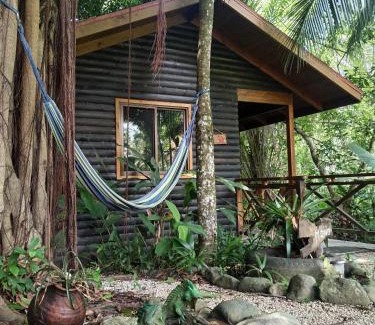 Canton Parrita Bed & Breakfast | Elegant Casa el Colibrí: Family-Friendly with Pool Access