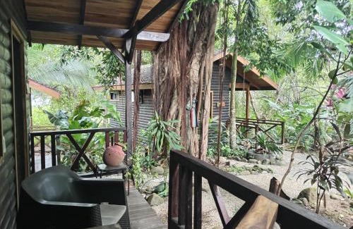 Canton Parrita Bed & Breakfast | Elegant Casa el Colibrí: Family-Friendly with Pool Access