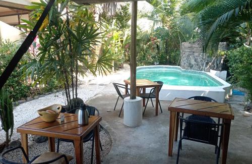 Canton Parrita Bed & Breakfast | Elegant Casa el Colibrí: Family-Friendly with Pool Access