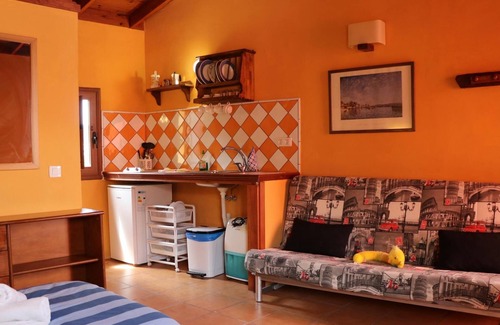 El Tanque Apartment | Guest Rated 10/10: Casa El Comisario Family Apartment