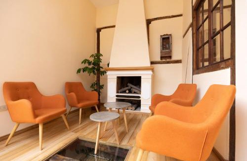 Quito Historic Center Hotel | Casa El Edén: Guest Rated 10/10 with Family-Friendly Amenities