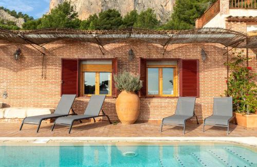 Polop Villa | Experience Casa El Flare: Oceanfront Retreat with Pool