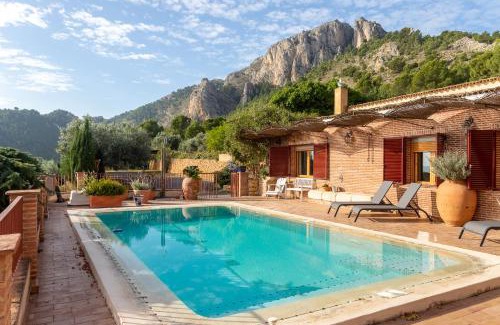 Polop Villa | Experience Casa El Flare: Oceanfront Retreat with Pool