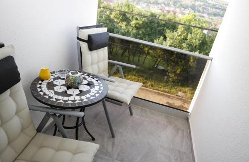 Agnita Apartment | Eco-Friendly Retreat at Casa El'Greco - Guest Rated 10/10