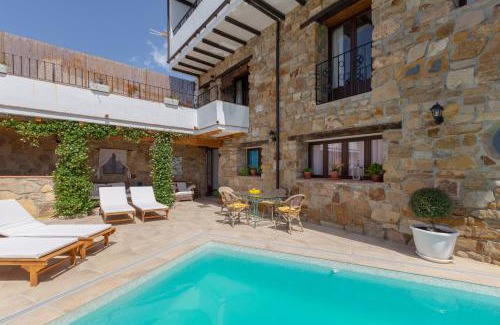 Gaucin House | Discover Casa el Imperio: Pet-Friendly Retreat with Pool