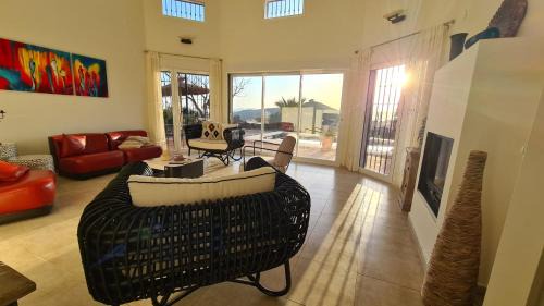 Arenas Villa | Experience Casa El Mirador: Oceanfront Bliss Awaits