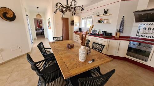 Arenas Villa | Experience Casa El Mirador: Oceanfront Bliss Awaits