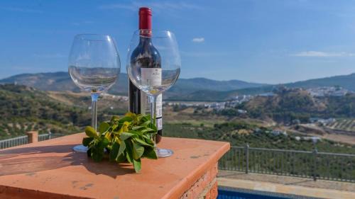 Iznajar Villa | Top-Rated Casa El Mirador Iznajar with Pool and Family Fun