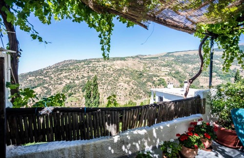 Bubion House | Discover Casa el Portón: Pet-Friendly Retreat with Top Ratings
