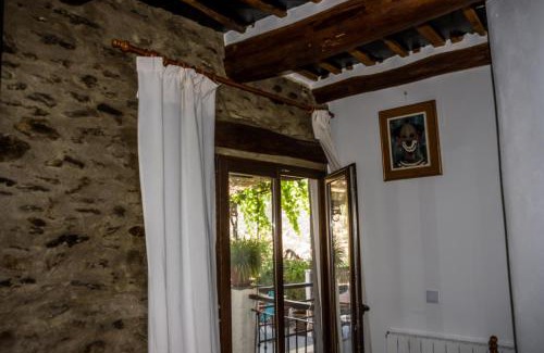 Bubion House | Discover Casa el Portón: Pet-Friendly Retreat with Top Ratings