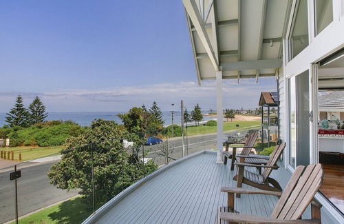 Bulli House | Casa el Punto: Oceanfront Retreat Steps from the Beach