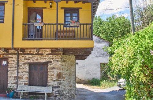 Villanueva de Valdueza House | Inviting Casa El Susurro: Pet & Child Friendly Retreat