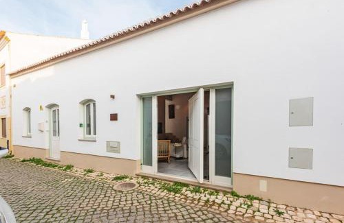 Barao de Sao Miguel House | Elegant Casa in a Tranquil Village: Perfect for Families