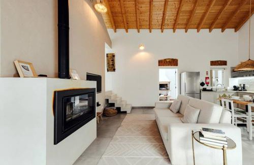Barao de Sao Miguel House | Elegant Casa in a Tranquil Village: Perfect for Families