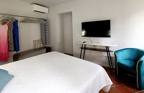 Bogliaco Apartment | CASA ELEONORA: Oceanfront Family Retreat in Italy