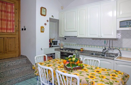 Amalfi Apartment | Delightful Casa Elisa in Amalfi: Family Friendly with Breakfast