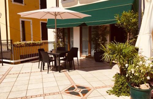Peschiera del Garda City Centre Apartment | Exceptional Casa Elisabetta: Child-Friendly Retreat